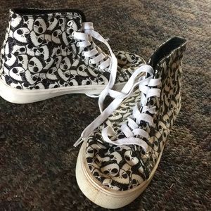 JACK SKELETON CONVERSE😱